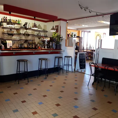 Le Cafe De La Place Отель