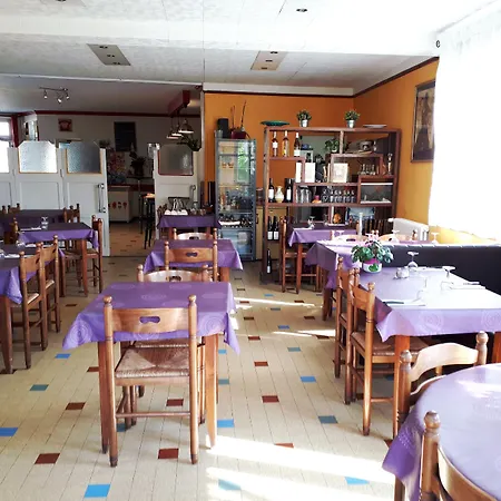 Отель Le Cafe De La Place