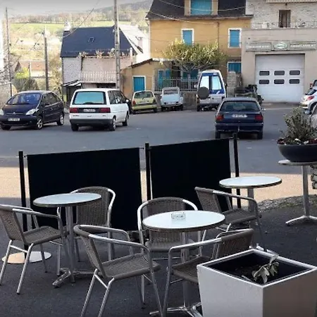 Отель Le Cafe De La Place *